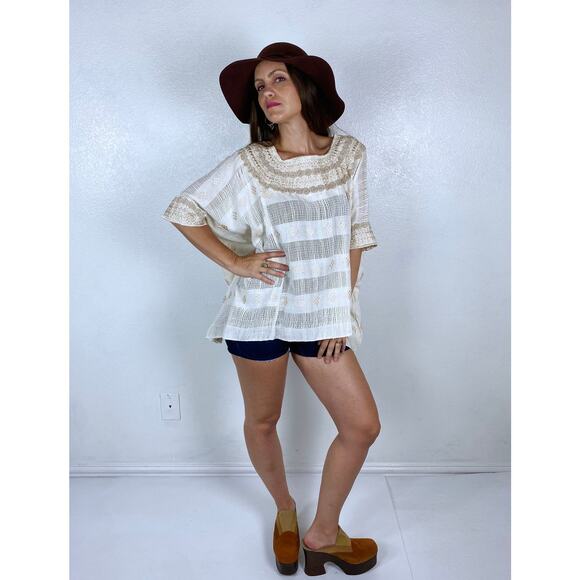 vintage 70s Cream OAXACAN Mexican Heavy EMBROIDERED CAPE top os cut out handmade - Picture 9 of 10